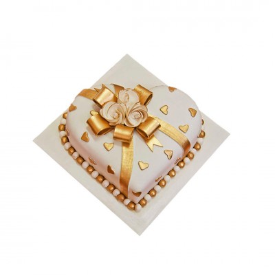 Altın Fiyonklu Beyaz Kalp Pasta