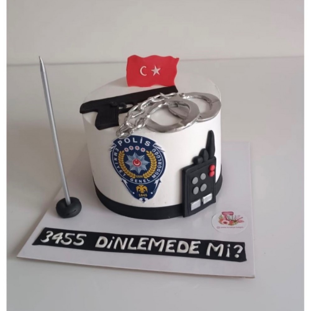 Polis Temalı Pasta