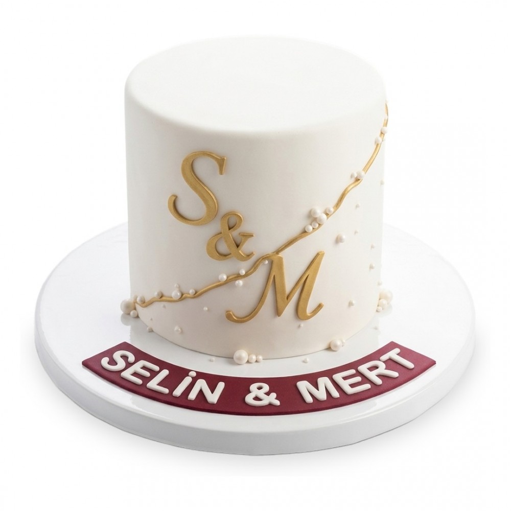 Altın Monogramlı İnci Şeritli Beyaz Nişan Pastası