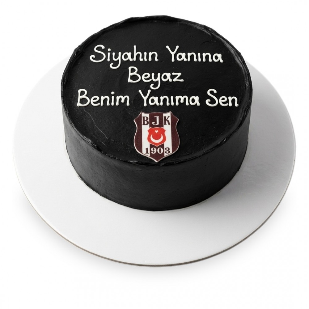 Siyahın Yanına Beyaz Beşiktaş Yazılı Pasta